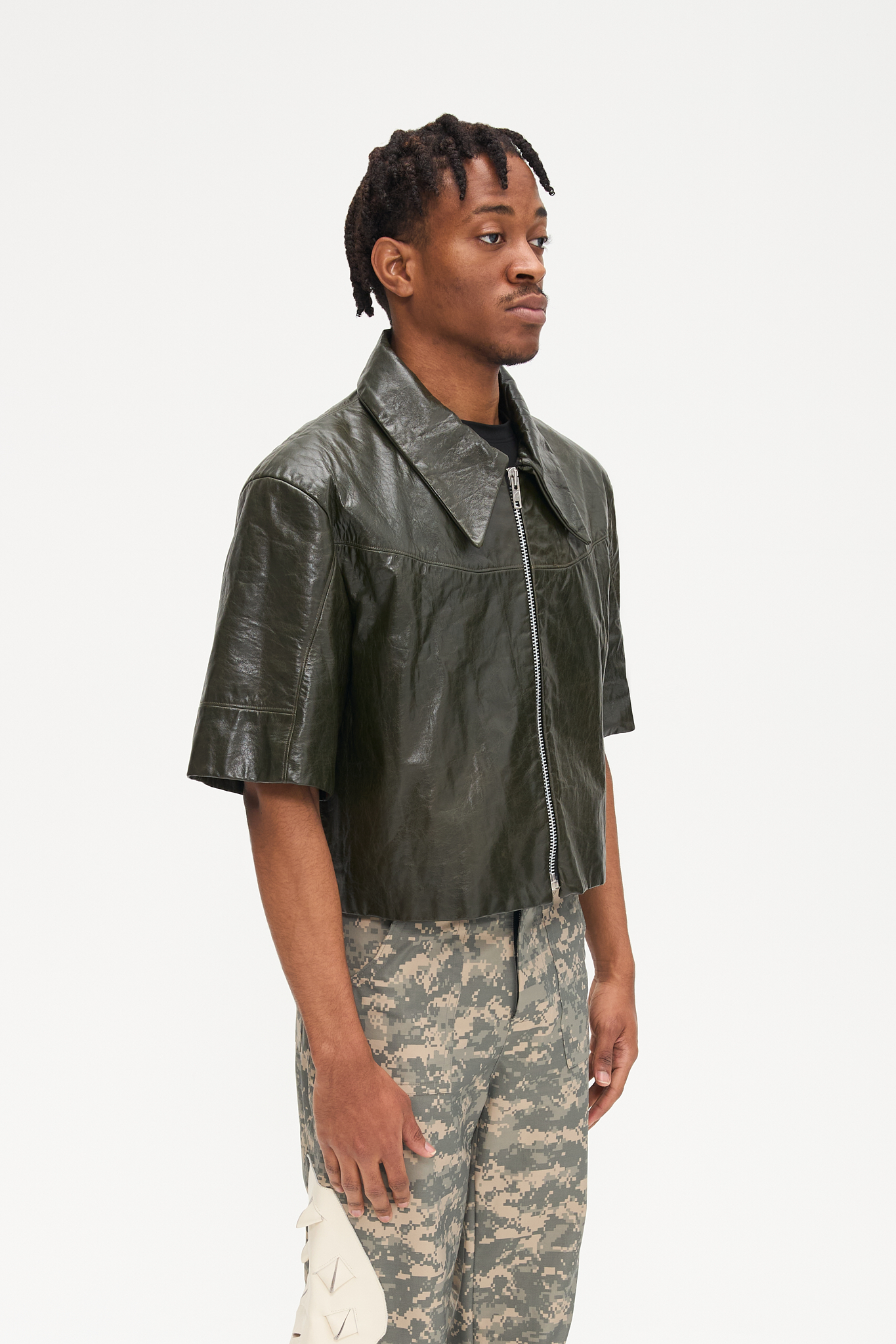 - Oversize fit<br />- Croptop shirt