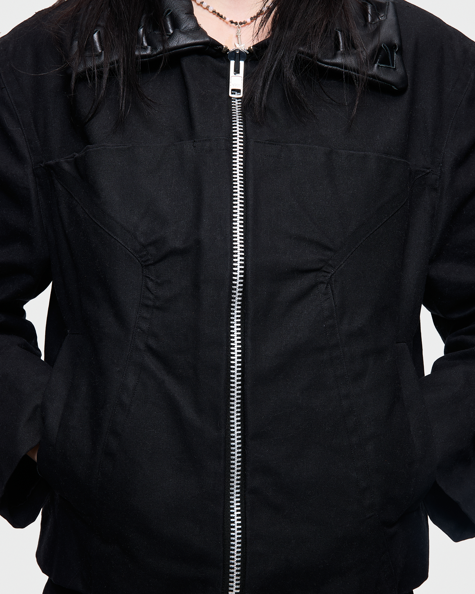 - Canvas Workwear jacket<br />- Straight fit<br />- Leather collar detailed with inlaid croco spikes