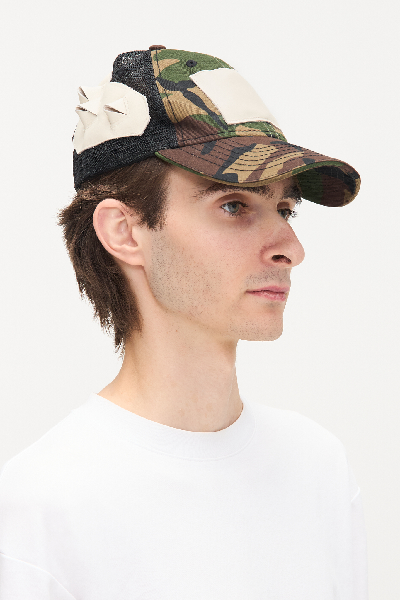 - Adjustable cap<br />- Dark camoflage print<br />- White croco 3-D leather patches<br />