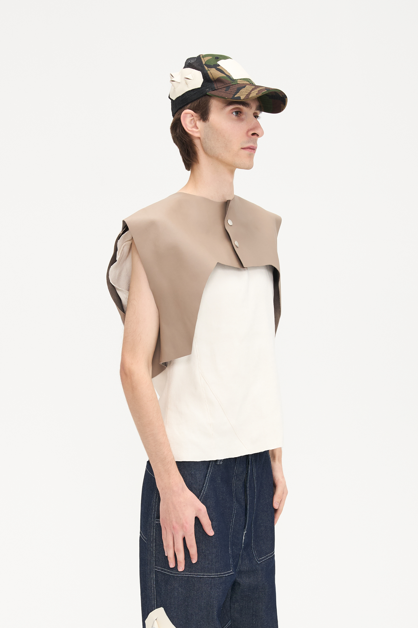 - Croptop vest<br />- White croco 3-D leather patches<br />