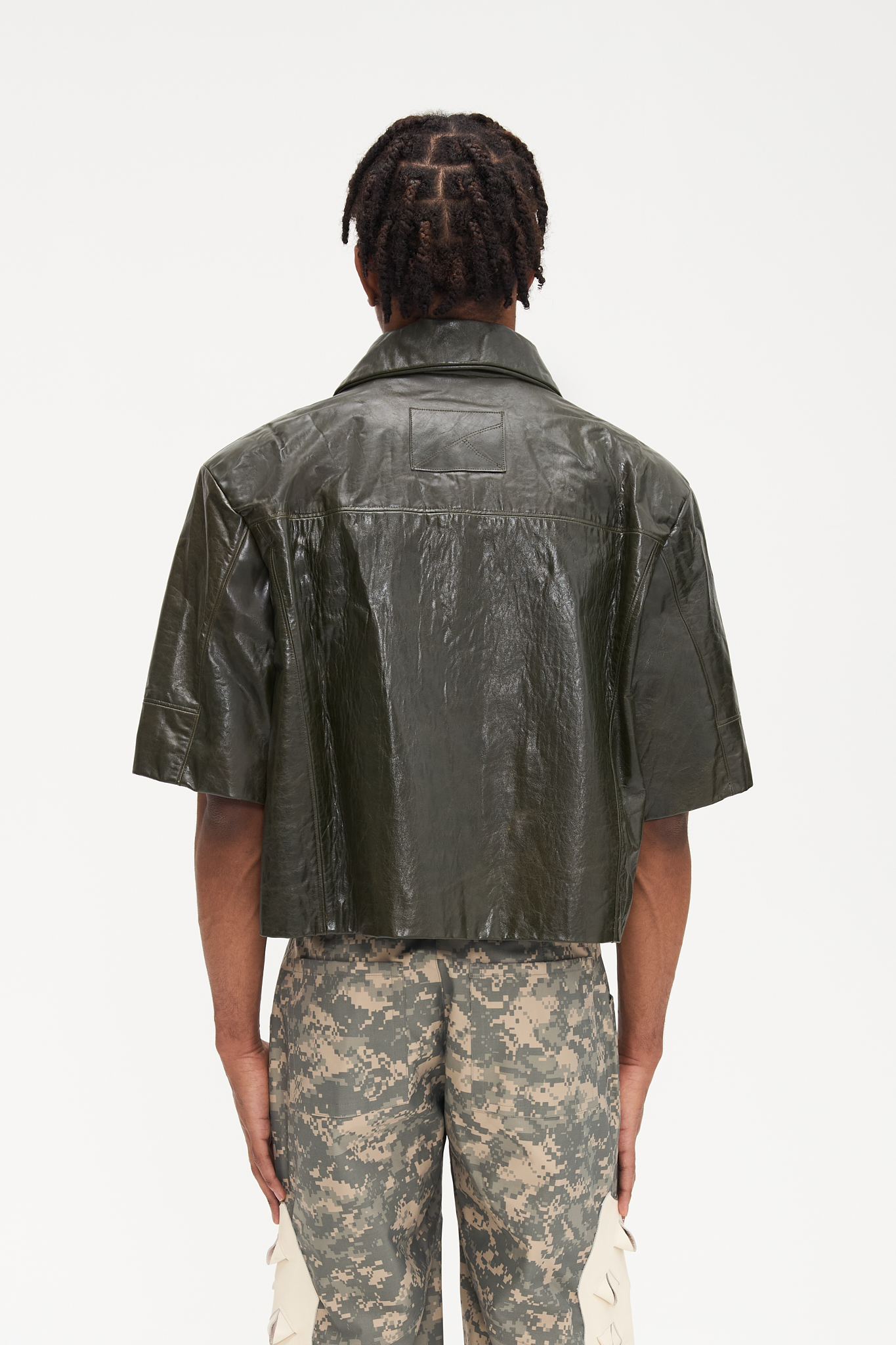 - Oversize fit<br />- Croptop shirt