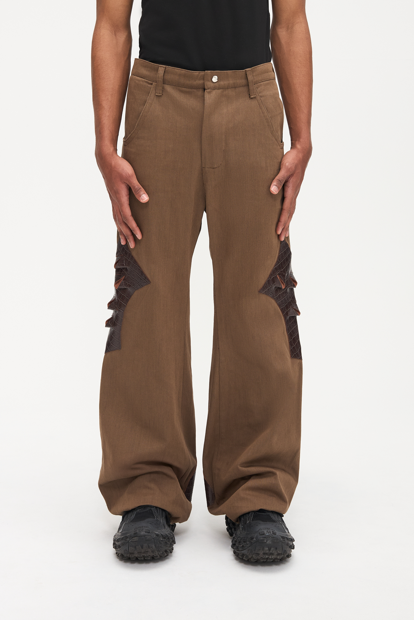 - Flared fit<br />- Deadstock brown denim<br />- Brown croco 3-D leather patches