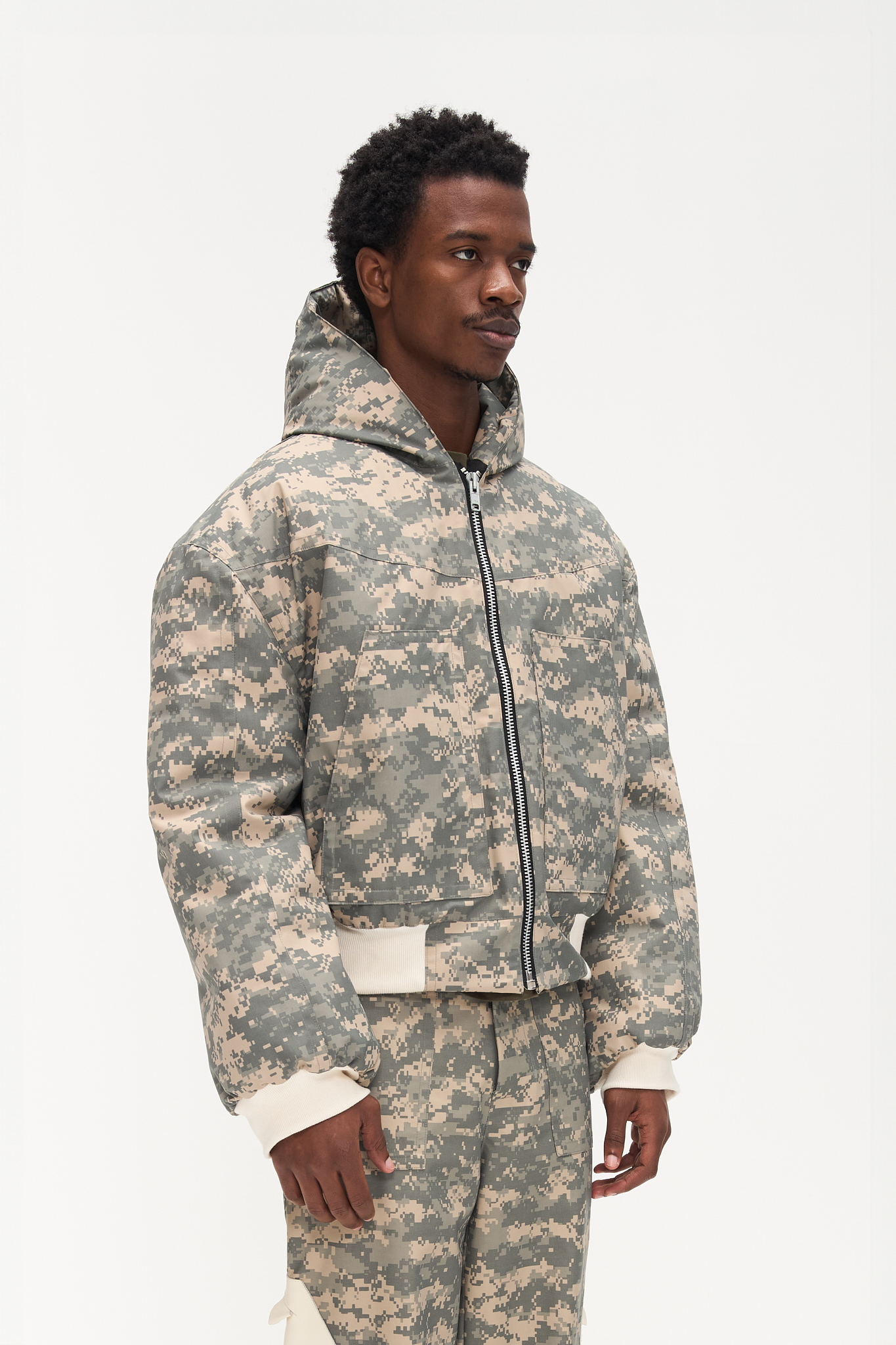 - Oversize fit<br />- Croptop bomber jacket <br />- Digital camoflage GORETEX fabric     