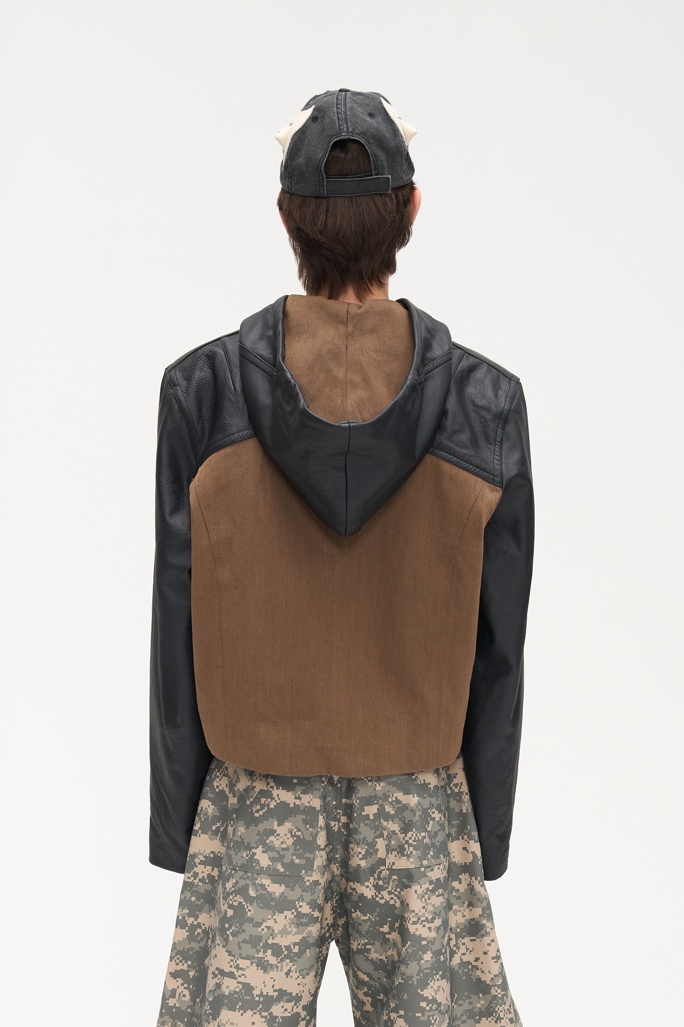 - Oversize fit <br />- Leather hodded jacket<br />- Deadstock brown denim