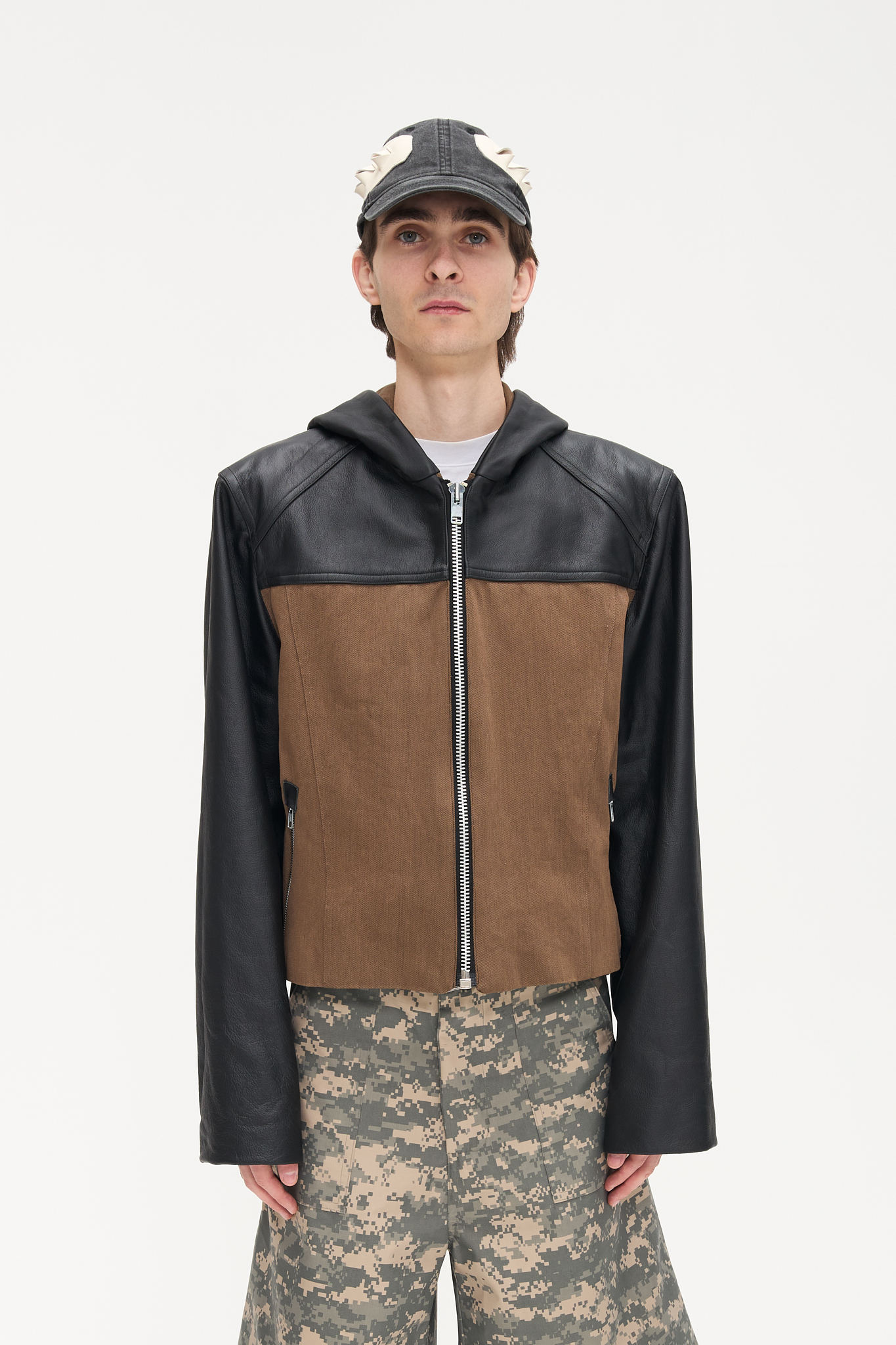 - Oversize fit <br />- Leather hodded jacket<br />- Deadstock brown denim