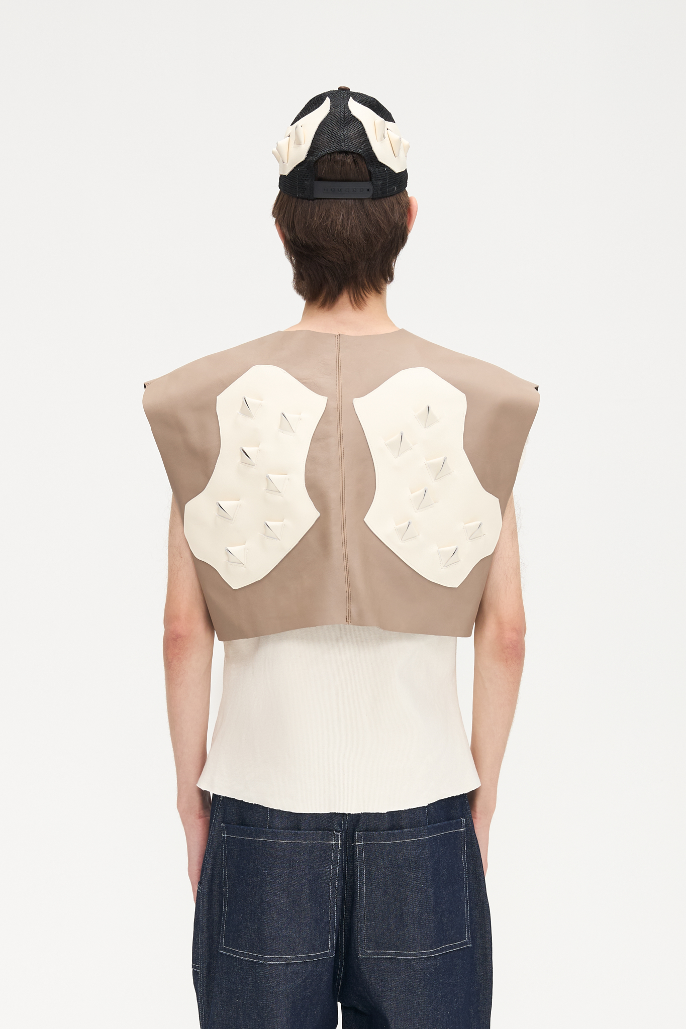 - Croptop vest<br />- White croco 3-D leather patches<br />