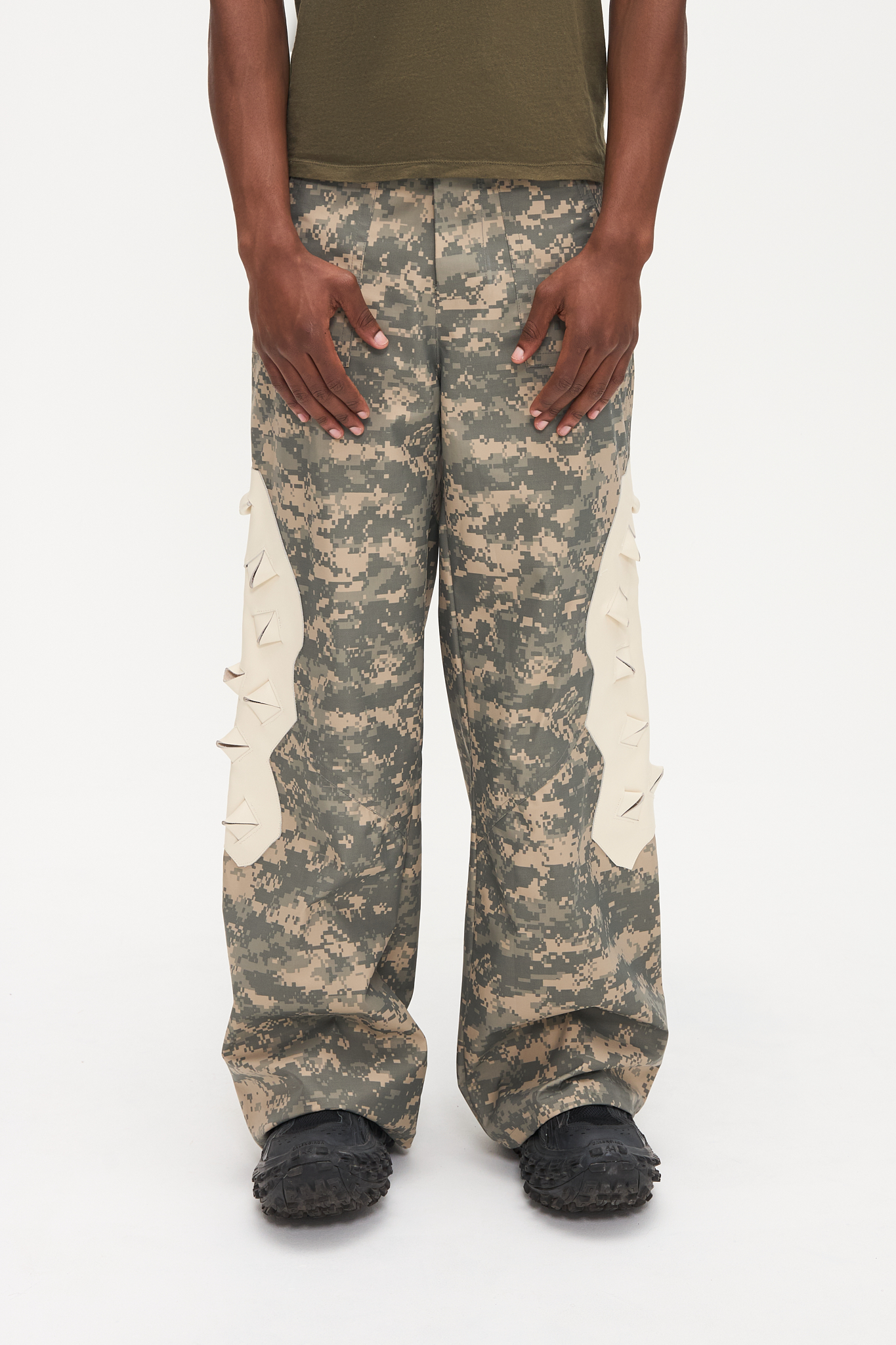 - Straight fit<br />- GORETEX digital camo fabric<br />- White 3-D croco leather patches<br />