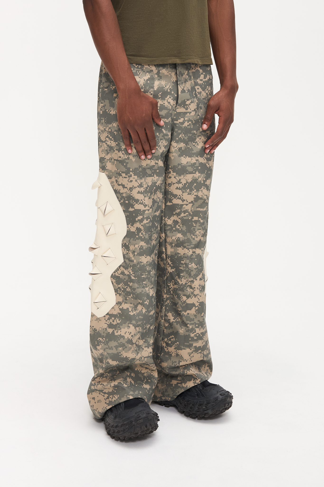 - Straight fit<br />- GORETEX digital camo fabric<br />- White 3-D croco leather patches<br />