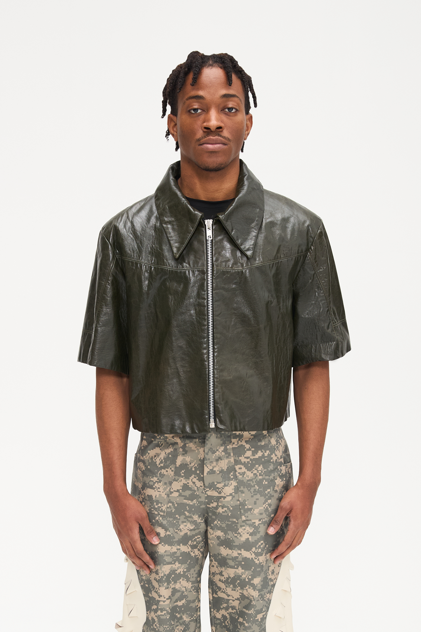 - Oversize fit<br />- Croptop shirt